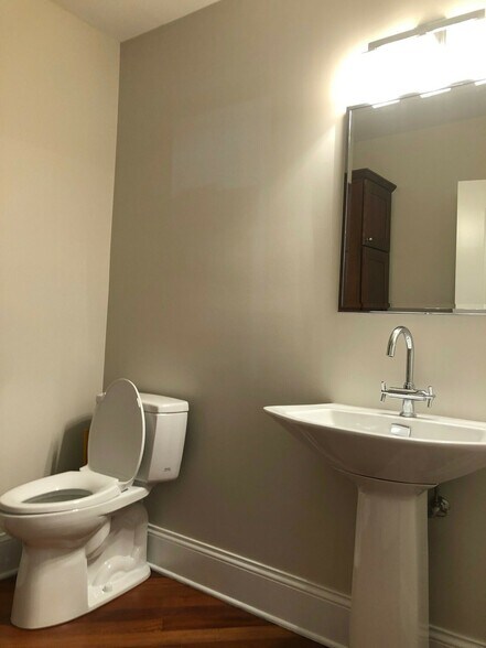 More Photos Of 1725 N Burling St, Chicago Loft Creative Space For Sale