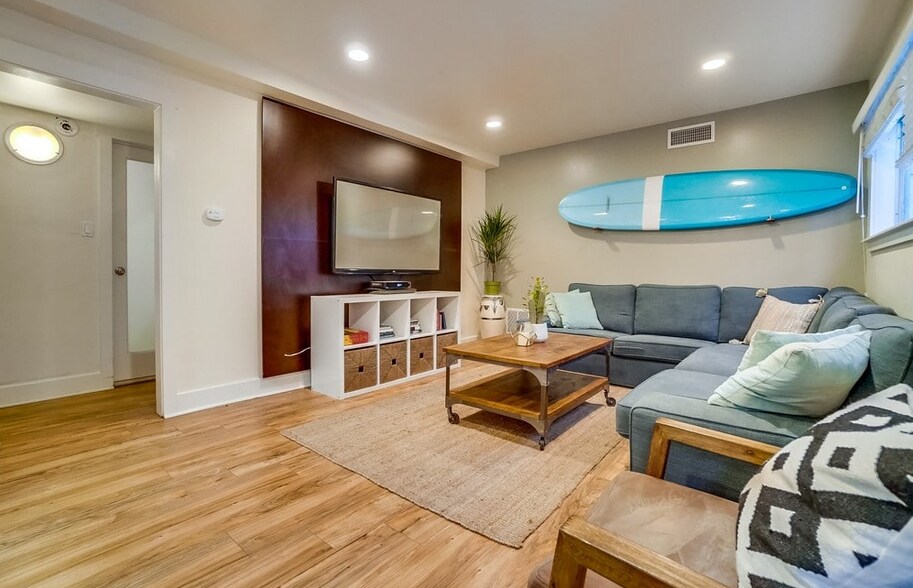 More Photos Of 32 N Venice Blvd, Venice Apartments For Sale