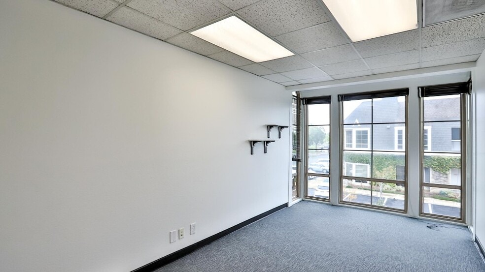 More Photos Of 151 Kalmus Dr, Costa Mesa Office Residential For Lease