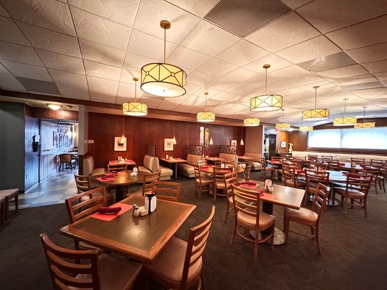 More Photos Of 572 2nd Ave, Troy Restaurant For Sale
