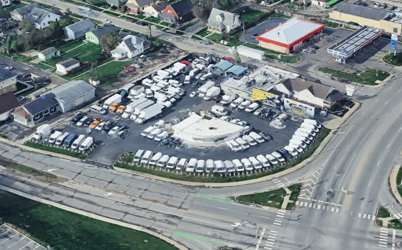 More Photos Of 2323 W 16th St, Indianapolis Auto Dealership For Lease