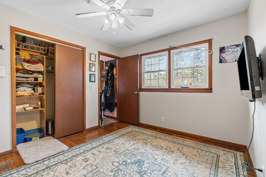 More Photos Of 38804 8th Ave, North Branch Office Residential For Sale