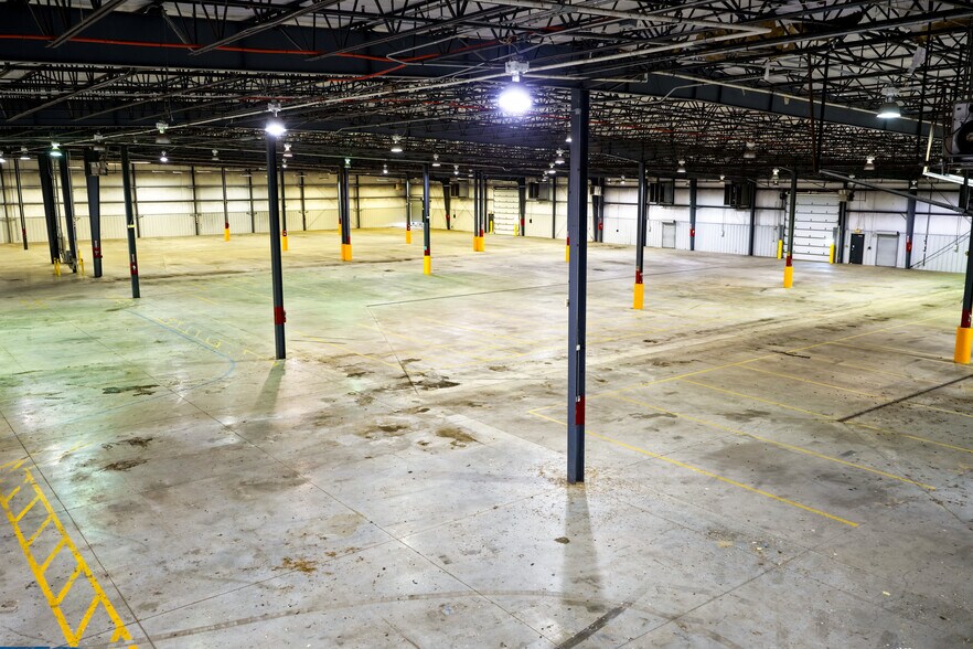 More Photos Of 7 American Woodmark Dr, Humboldt Distribution For Sale