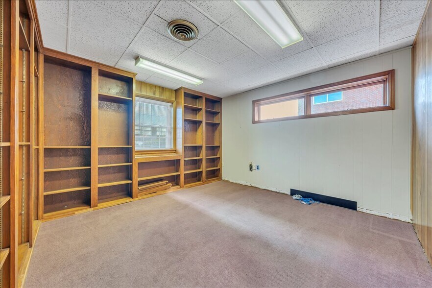 More Photos Of 356-358 Campbell Ave NW, Roanoke Office For Sale