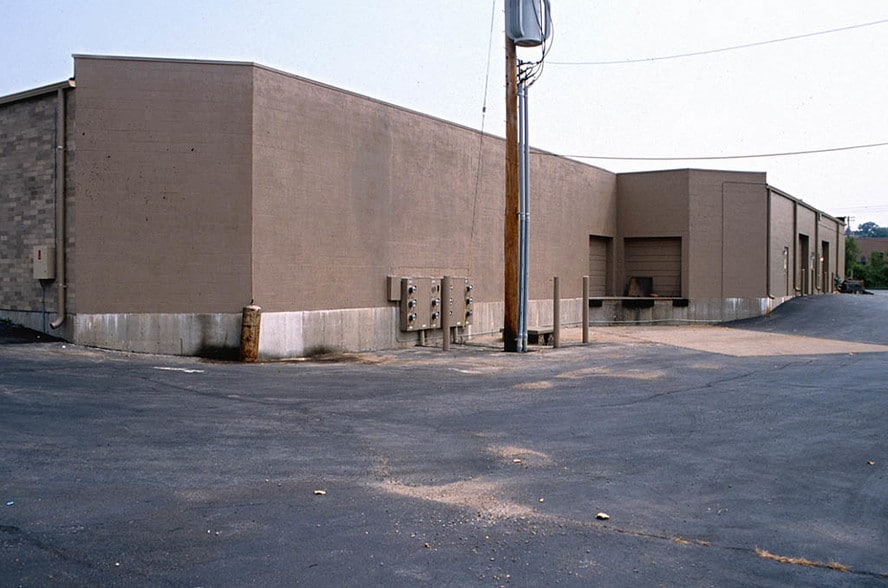 More Photos Of 893-913 Bolger Ct, Fenton Service For Lease