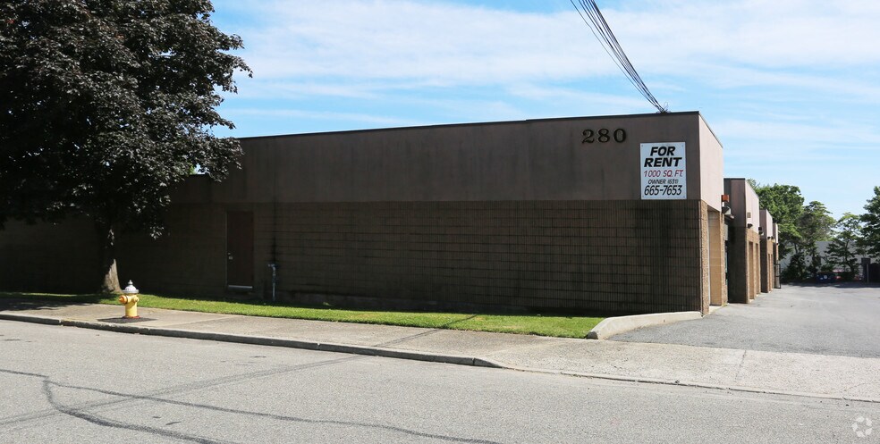 More Photos Of 280 Suburban Ave, Deer Park Warehouse For Lease