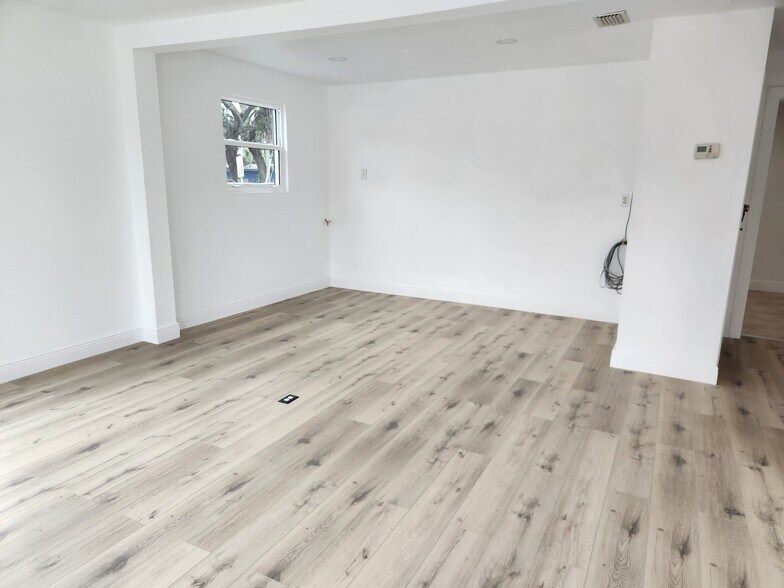 More Photos Of 1102 W Waters Ave, Tampa Office For Lease