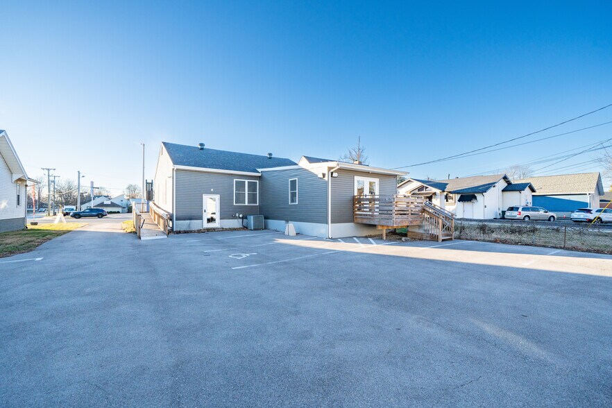More Photos Of 2219 Frederica St, Owensboro Office For Sale