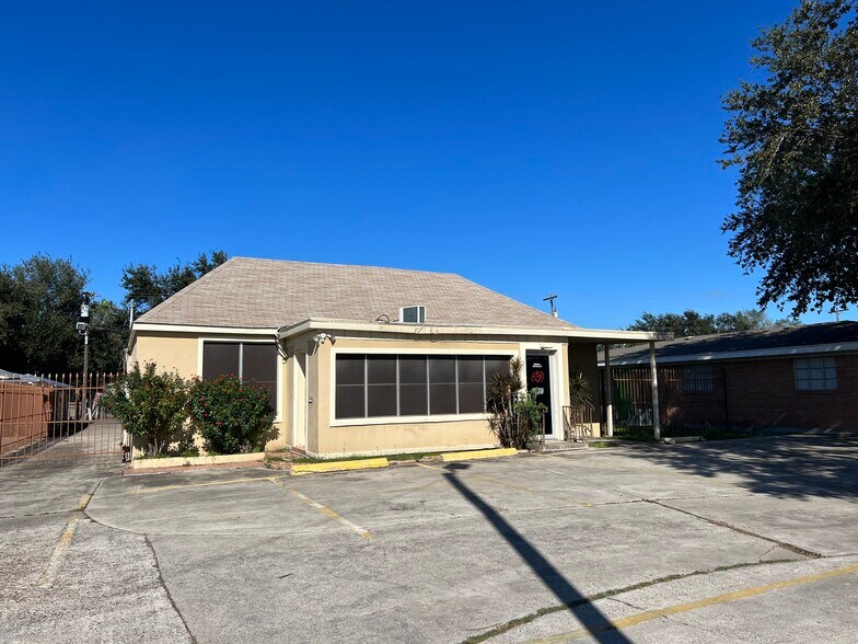 More Photos Of 1618 Pecan Blvd, McAllen General Retail For Sale