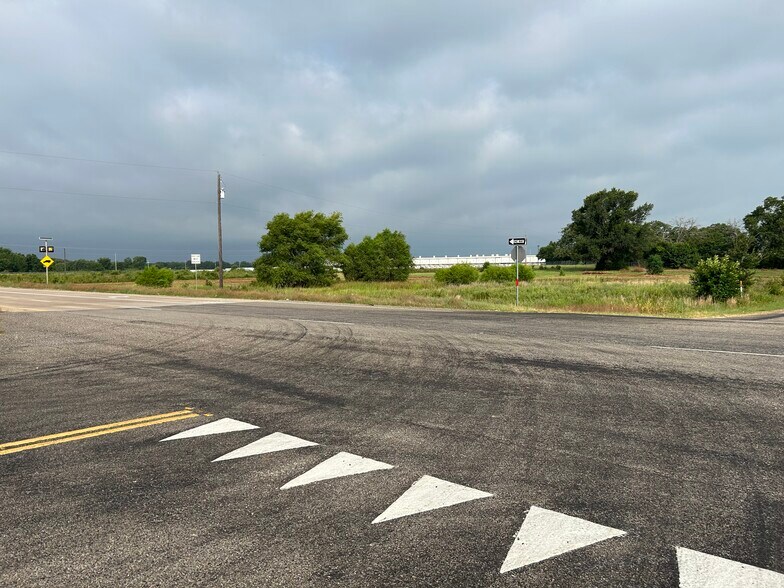 More Photos Of South US Hwy 79/84, Palestine Land For Sale