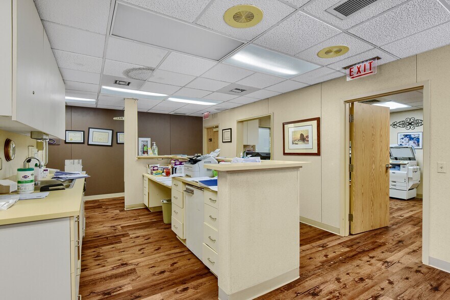 More Photos Of 425 N Highland Ave, Sherman Medical For Sale