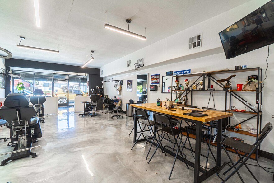 More Photos Of 1090 Redondo Ave, Long Beach Storefront Retail Residential For Sale