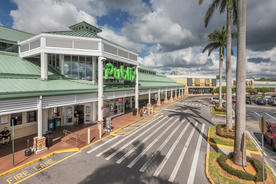 More Photos Of 700 N University Dr, Pembroke Pines General Retail For Lease