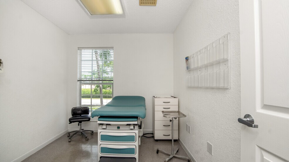 More Photos Of 7777 N University Dr, Tamarac Medical For Sale