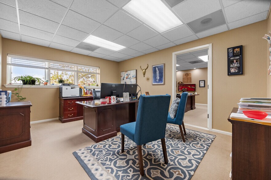 More Photos Of 2529 74th St, Lubbock Office For Lease