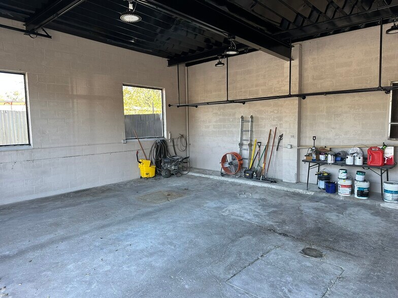 More Photos Of 1704 West Ave, San Antonio Auto Repair For Sale