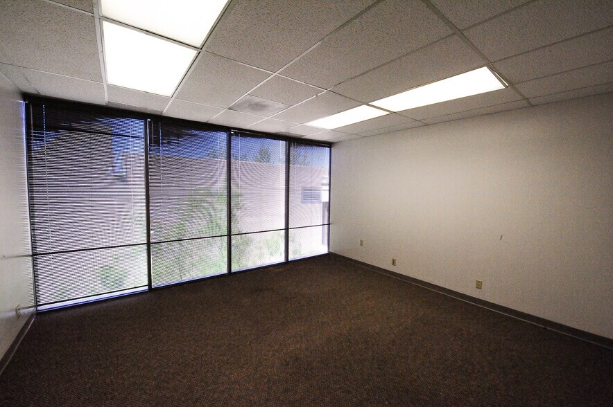 More Photos Of 4171 N Mesa St, El Paso Office For Sale
