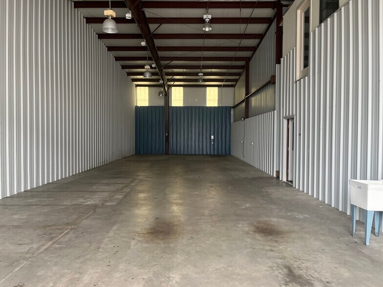 More Photos Of 12609 Haynes Rd, Houston Warehouse For Lease