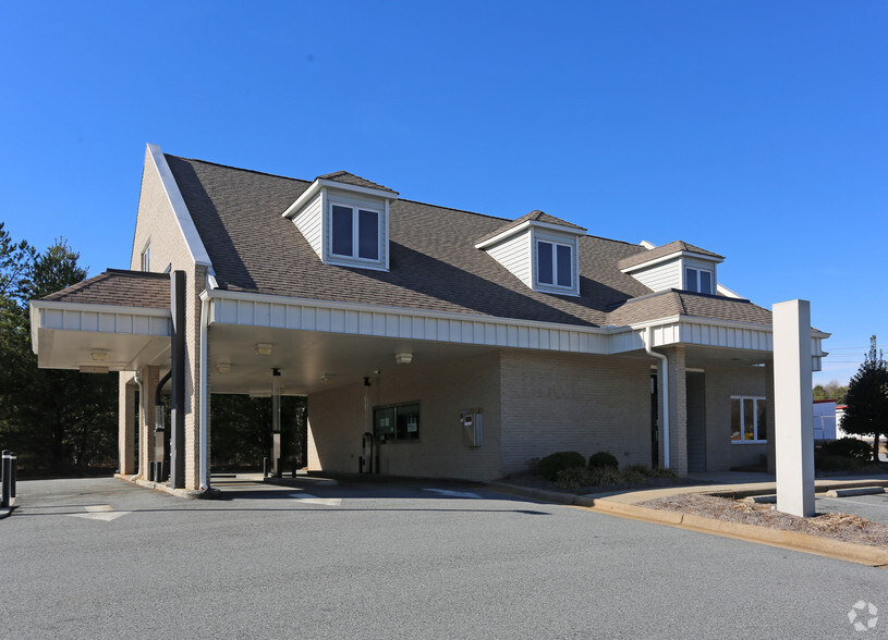 Primary Photo Of 1907 Cotton Grove Rd, Lexington Bank For Lease