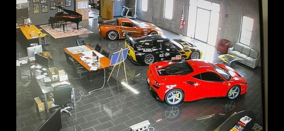 More Photos Of 708 E Houston St, Anna Warehouse For Lease