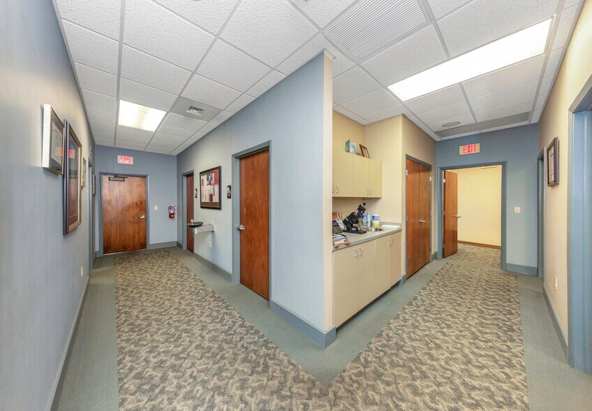 More Photos Of 2346 Drew St, Clearwater Office For Sale