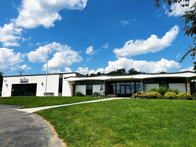 More Photos Of 37 Sutton Rd, Webster Light Manufacturing For Lease