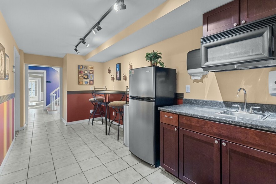 More Photos Of 4320 Spring Creek Rd, Rockford Office For Lease