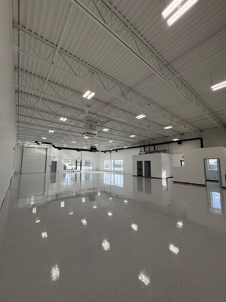 More Photos Of 5900 Rhodes Dr, Windsor Distribution For Lease