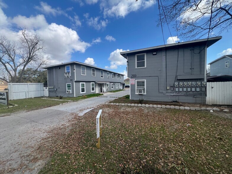 More Photos Of 2917-2919 Ashley St, Houston Apartments For Sale