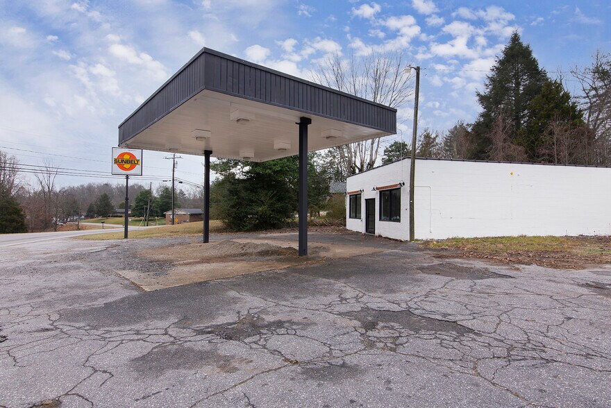 More Photos Of 1556 Zion Rd, Morganton General Retail For Sale