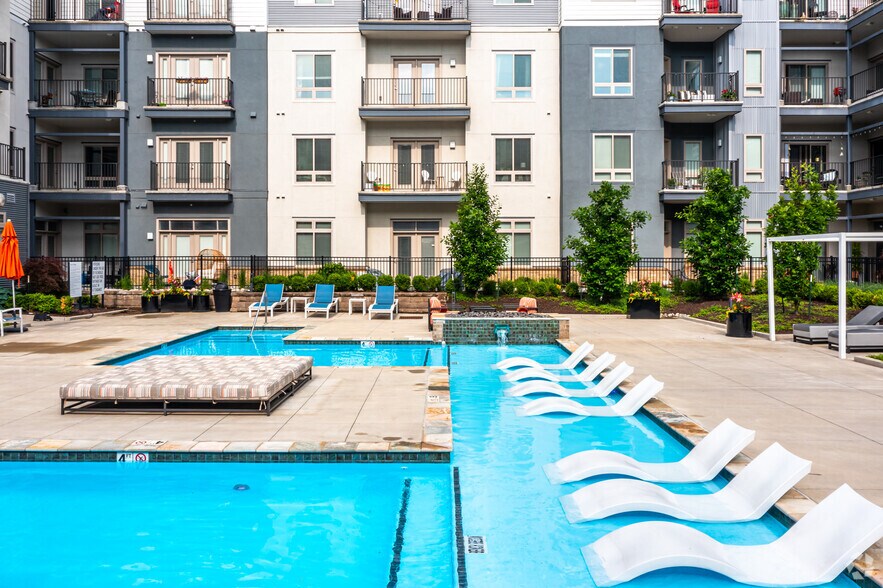 More Photos Of 8045 Metcalf Ave, Overland Park Apartments For Lease