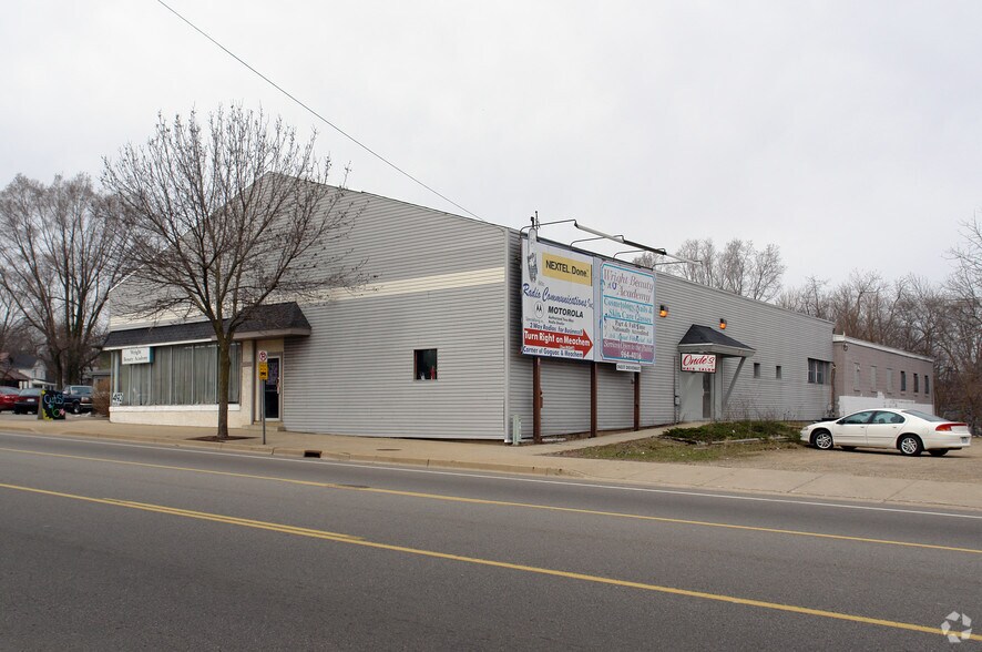 More Photos Of 492 Capital Ave SW, Battle Creek Freestanding For Sale