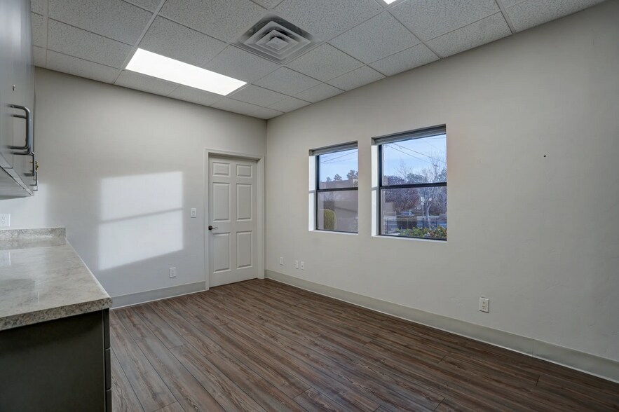 More Photos Of 1456 W Gurley St, Prescott Office For Lease