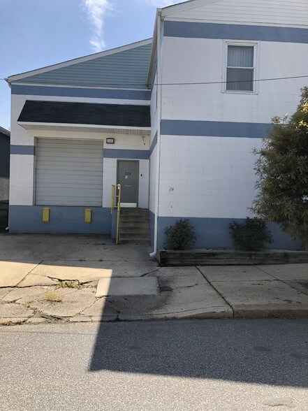 Primary Photo Of 320 Fifth Ave, Wilmington Warehouse For Lease
