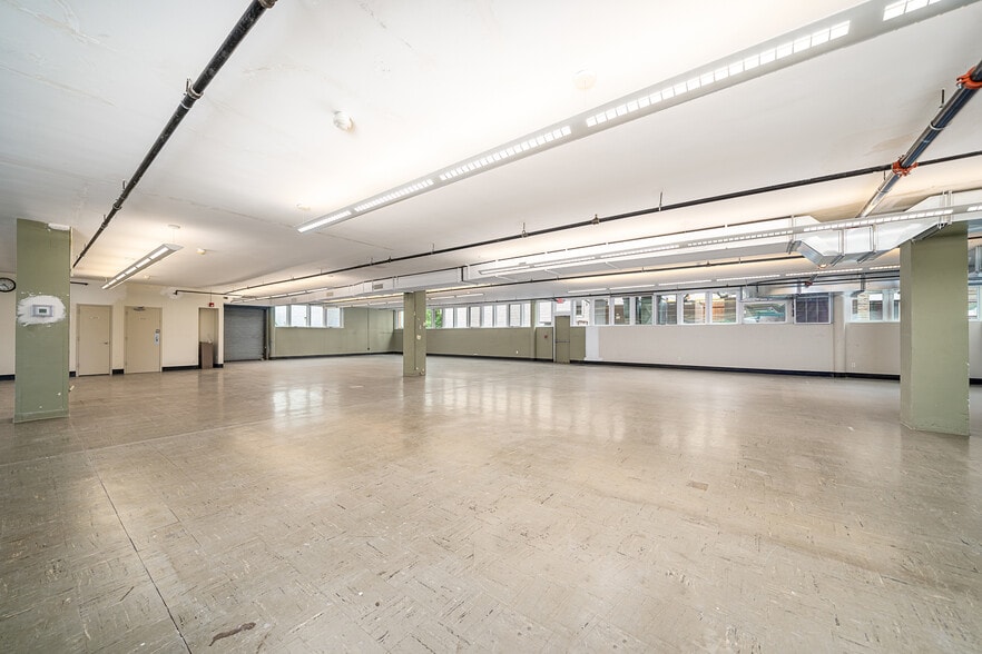More Photos Of 2000 West St, Union City Office Residential For Lease