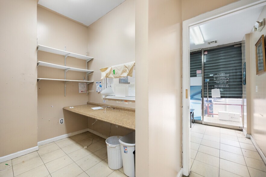 More Photos Of 600-602 Morris Ave, Bronx General Retail For Sale