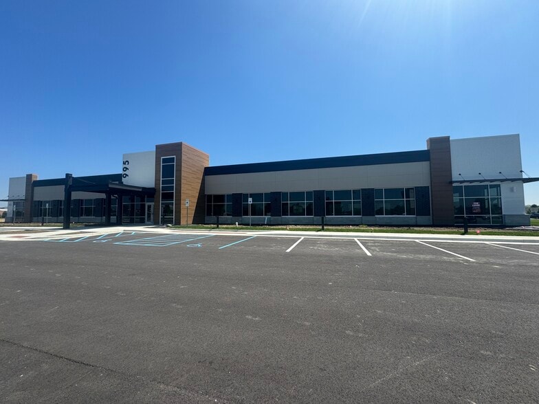 More Photos Of 905 N Emerson Ave, Greenwood Medical For Lease