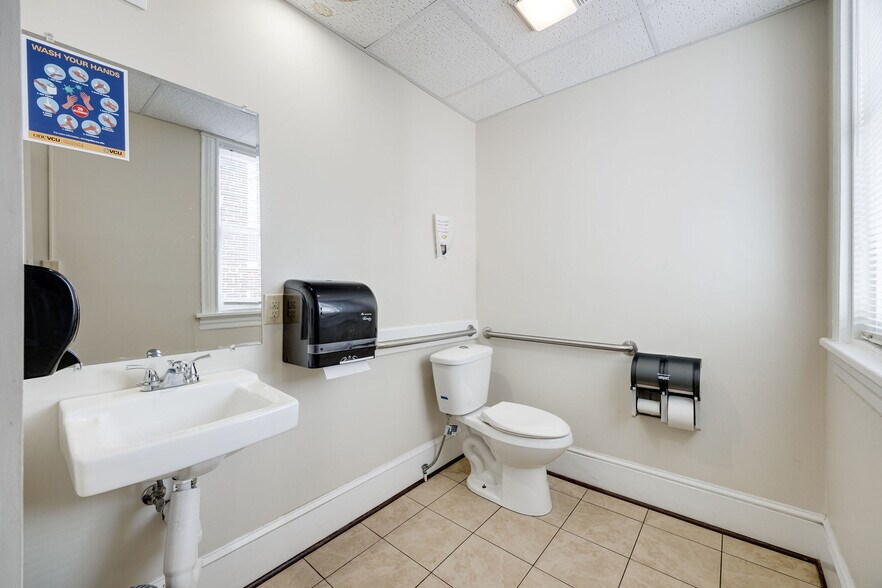 More Photos Of 1312 W Main St, Richmond Office For Lease