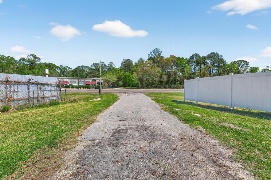 More Photos Of 10676 New Kings Rd, Jacksonville Office For Lease