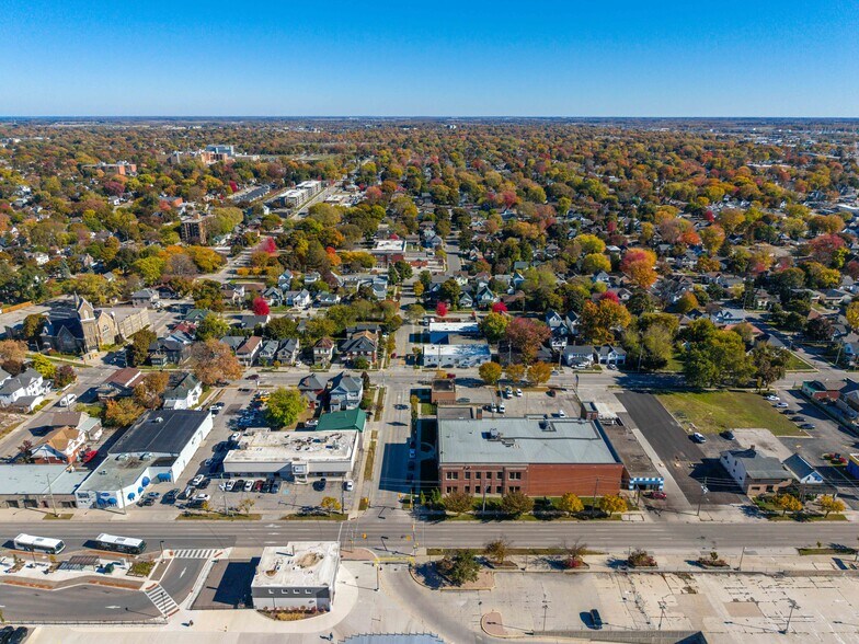 More Photos Of 219 Lochiel St, Sarnia General Retail For Sale