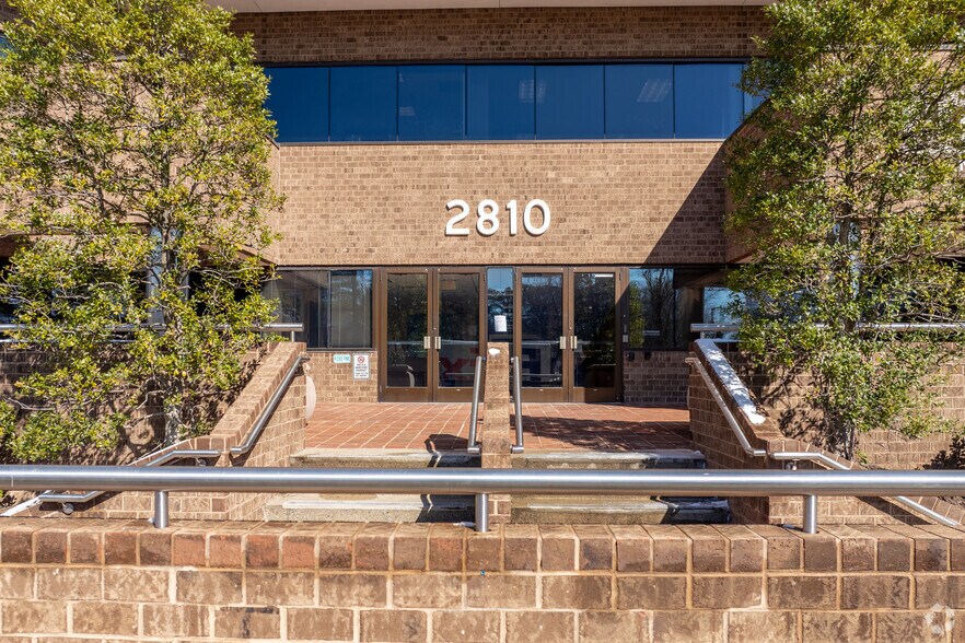 More Photos Of 2810 N Parham Rd, Richmond Medical For Lease