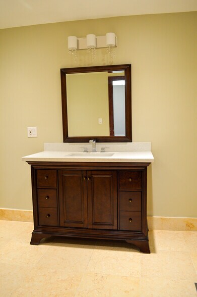 More Photos Of 460 E 1000 N, North Salt Lake Office Residential For Lease