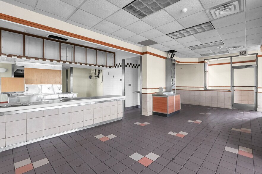 More Photos Of 50 Roberts Rd, Wilmington Fast Food For Lease