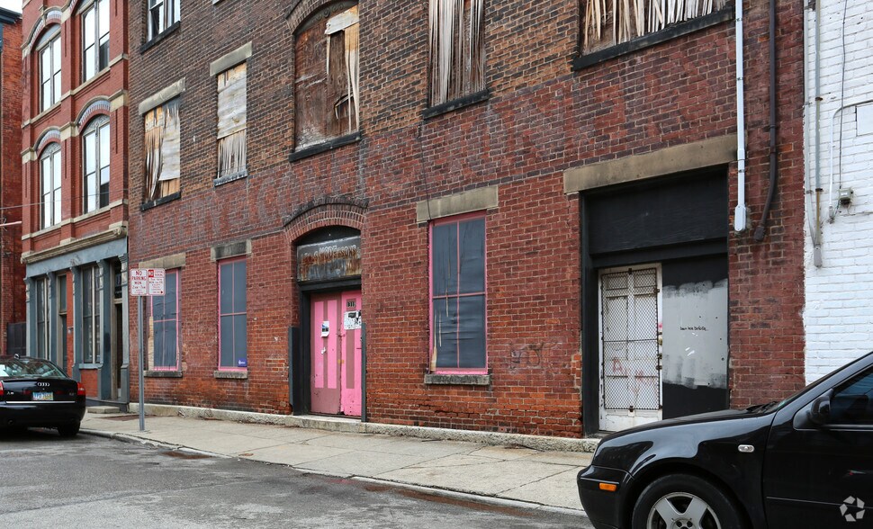 More Photos Of 1318 Clay St, Cincinnati Warehouse For Lease