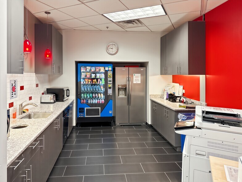 More Photos Of 8310 S Valley Hwy, Englewood Coworking Space