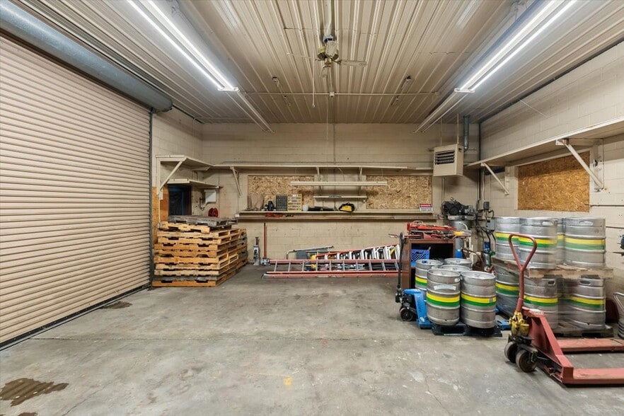 More Photos Of 360 College Ave, Weed Showroom For Sale