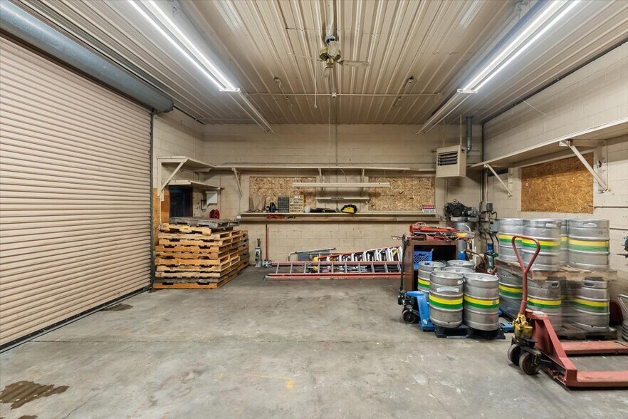 More Photos Of 360 College Ave, Weed Showroom For Sale