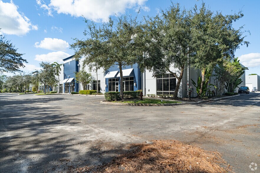 More Photos Of 14924 Corporate Rd S, Jupiter Manufacturing For Lease