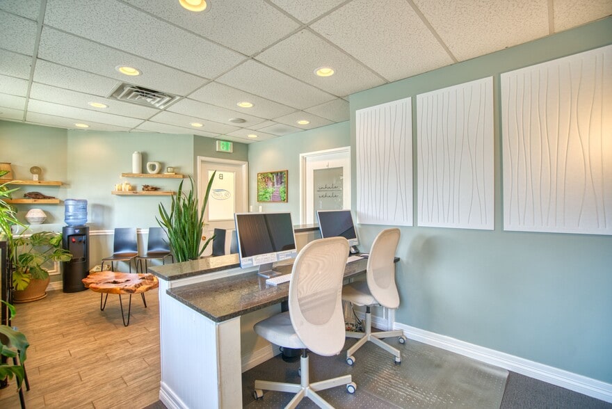More Photos Of 630 Coffman St, Longmont Office For Lease