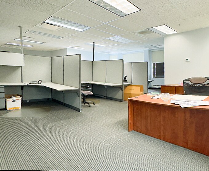 More Photos Of 1400 S Wolf Rd, Wheeling Office For Sale